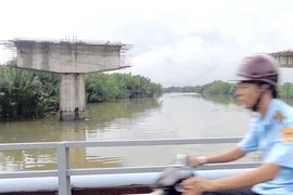 Cầu xây trước, bồi thường sau nên… ách 