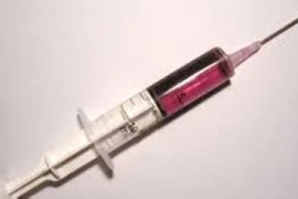 Nữ giám đốc thuê người truyền HIV cho con tình địch 