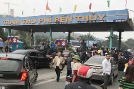 Sau đối thoại, dân lại chặn cầu Bến Thủy 1