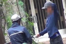 Gầm cầu lổn nhổn kim tiêm
