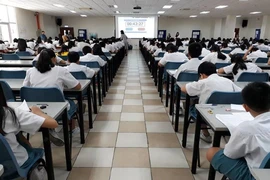 Phòng thi 14 giám thị! 
