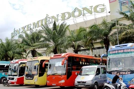 Vé xe bến ế ẩm, bên ngoài khách bị ‘chém’