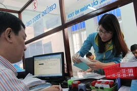 Phường ngưng giải quyết kết hôn vì… hết phôi 
