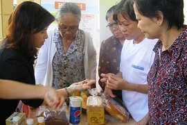 Ăn uống ngày Tết: 3 lưu ý, 4 điều tránh