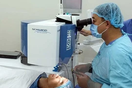 Phẫu thuật mắt mà không chạm vào mắt