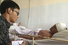 Cả nhà lóc da để cứu con