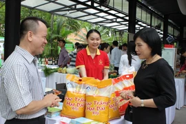 Thấy gì từ vụ ‘giấy phép xuất khẩu gạo 20.000 USD' ?