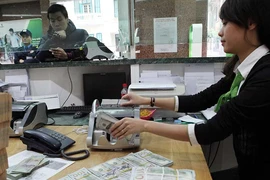 Đã đến lúc nâng lãi suất tiền gửi USD?