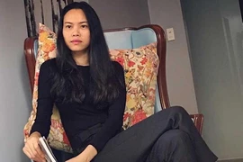 Nhà thiết kế Hoàng Ngân mở triển lãm tranh đầu tay