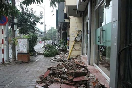 Né không dẹp vỉa hè của ông này, ông kia?