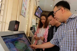  Mở điện thoại giám sát cán bộ