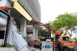Vỉa hè, kẹt xe... toàn giải quyết từ ngọn