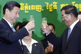 Campuchia đang xa Mỹ gần Trung
