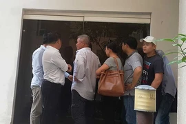 Mua bộ hồ sơ khó như mua thịt thời bao cấp 