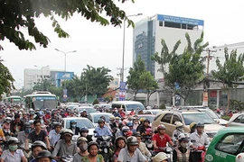 Cao ốc quá nhiều: Kẻ ăn ốc, người đổ vỏ!