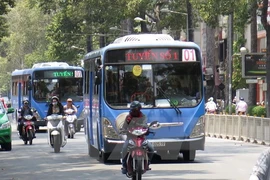 Mở rộng xe buýt nhiên liệu sạch gặp khó