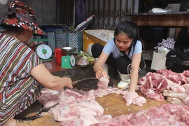 Vụ đổ dầu luyn vô thịt heo: Chị Xuyến vẫn được bán 