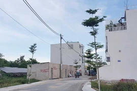 Nở rộ nhà ‘ba chung’, nhà ‘tạm xây rồi đập’