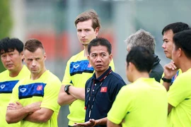 HLV Hoàng Anh Tuấn bạc đầu vì U-20 Việt Nam