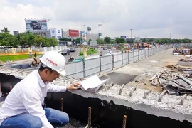 Sắp thông xe hai cầu vượt ở sân bay