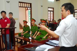 Luật sư tố giác thân chủ: Nên hay không?