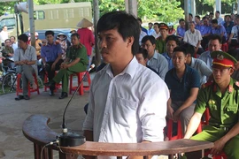 Trộm cát, xô 3 dân quân xuống sông