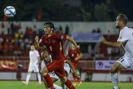 Đá bóng bằng… mồm
