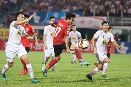 HA Gia Lai lo 1, HLV Hữu Thắng lo 10