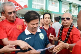 Hài hước qua việc ‘nắn gân’ một bản án vô lý