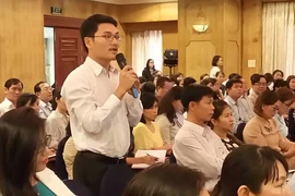 Tặng món quà nhỏ, phải xuất… 300 hóa đơn 