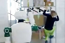 Thực hư vụ robot Nga ra tay cứu bé gái 