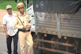 CSGT kiểm tra chớp nhoáng trên Quốc lộ 14
