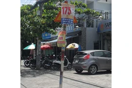Biển báo giao thông bị che khuất
