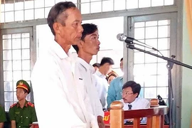 Buộc 2 nông dân tội nhận hối lộ là khiên cưỡng