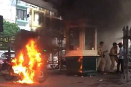 Đốt xe vì bị CSGT xử phạt: Phạm ba tội!