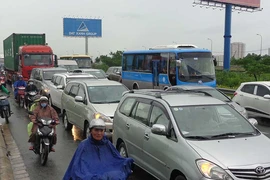 Kẹt xe trên cao tốc, lan từ TP.HCM đến Đồng Nai