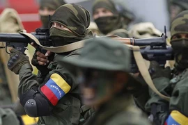Venezuela dẹp nổi loạn, siết chặt quân đội