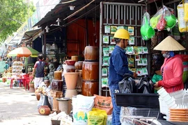 Giải tỏa 3 cây xăng, 50 kiốt cạnh Tân Sơn Nhất