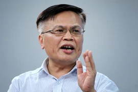 Có thể bãi nhiệm Bộ trưởng không dẹp giấy phép con?