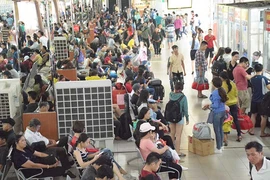 Nghỉ lễ 2-9, lượng khách đổ về các bến xe tăng vọt 