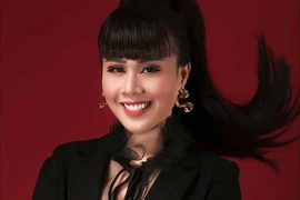 Hoa hậu Quý bà hoàn vũ làm thời trang từ lãnh Mỹ A