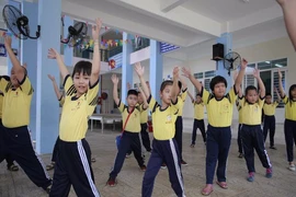 Thoát cảnh trường ‘treo’, thầy trò mừng rơi nước mắt 