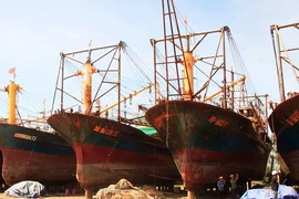 Sơn lại tàu ở Bình Định, không thay thép dỏm