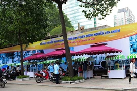 Hàng rong lên đời