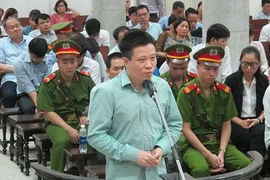 Ăn cơm của dân, sao chống lưng tham nhũng?