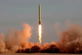 Ông Trump tố Triều Tiên giúp Iran chế tên lửa