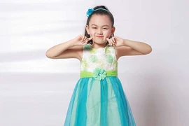 Ca sĩ nhí triệu view hội ngộ quán quân Tiếu lâm tứ trụ 