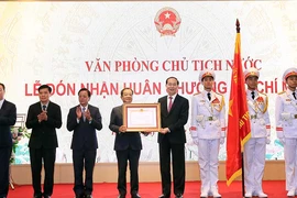 Văn phòng Chủ tịch nước nhận huân chương Hồ Chí Minh