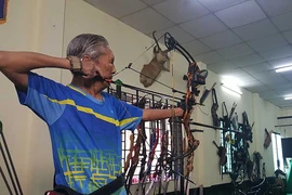 Siêu cung thủ 86 tuổi ở Sài Gòn
