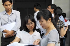 Chi lương cho công chức đang tăng nhanh